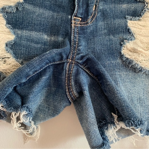 AEO Next Level Stretch Hi-rise Shortie Distressed Fray Denim Shorts - Picture 4 of 13